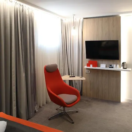 Express - By Ihg Hotell 3*