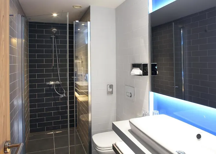 Express - By Ihg Hotel 3*