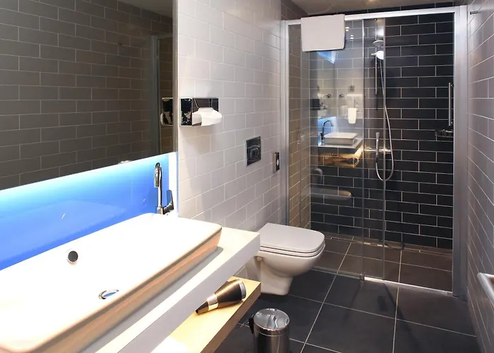 מלון Express - By Ihg 3*